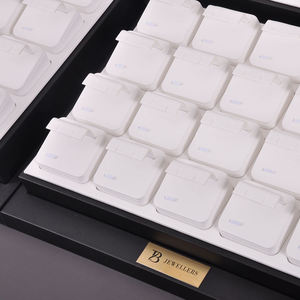 Présentoirs haut de gamme pour bijoux, présentoirs pour bijoux de piercing, présentoirs sur mesure en cuir microfibre de luxe pour bijoux de piercing - Product Image 2