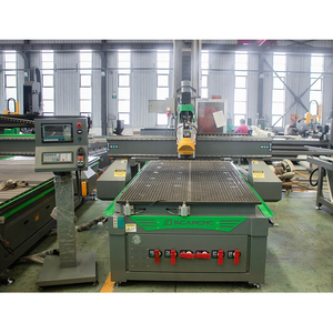 เครื่องเราเตอร์ CNC ความแม่นยำสูง 2040 ATC พร้อมระบบเปลี่ยนเครื่องมืออัตโนมัติสำหรับทำบานตู้ครัวไม้ - Product Image 5