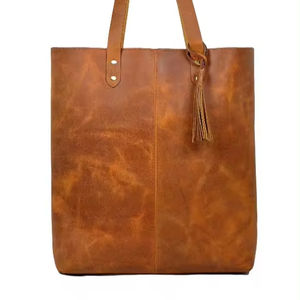 Grand sac fourre-tout en cuir véritable marron fait à la main pour femmes sac à main portable avec logo personnalisé de grande capacité pour une utilisation en extérieur - Product Image 1