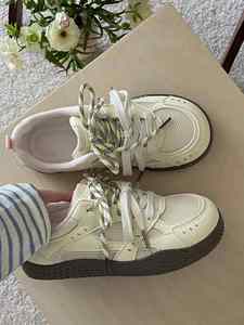 Baskets blanches chic et originales pour femme, chaussures de sport allemandes à double maille rose, baskets basses décontractées de style coréen - Product Image 5