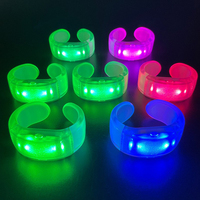 Bracelet LED RVB en silicone à changement de couleur, contrôlé par DMX, 4 pièces, à piles, idéal pour le Ramadan et la Fête des Mères - Vente en gros