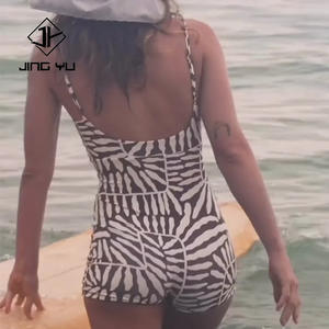 Tuta con bretelle stampata hawaiana personalizzata da donna tuta in Nylon riciclato di alta qualità - Product Image 4