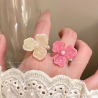 Violette Blume Acryl Ring New Korean Style White Lily Zeigefinger Ring Elastische Perlen Einzigartige Kreativität Frauen Schmuck