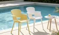 Chaise de salle à manger moderne en plastique légère et portable avec accoudoirs et dossier ergonomique, empilable, imperméable, pour la maison, le bureau et l'école