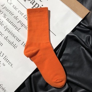 2021 nouveau Design corée mode chaussettes automne hiver couleurs pures hommes femmes unisexe chaussettes <span class=keywords><strong>coton</strong></span> <span class=keywords><strong>mi</strong></span> <span class=keywords><strong>bas</strong></span> sur le mollet chaussette - Product Image 4