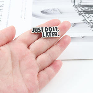 Lo farò più tardi con una spilla di smalto inglese per il regalo dei procrastinatori - Product Image 2