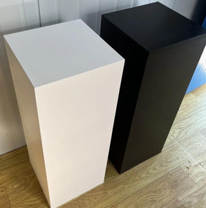 Columna Cuadrada de PVC y Tablero de Densidad Blanca Personalizada para Exhibición de Ropa y Zapatos, Base Blanca para Mostrador - Product Image 6