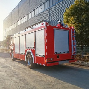 Camion de pompiers ISUZU GIGA 4*2 type 8000 litres avec pompe à eau - Product Image 4