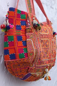 Sacs fourre-tout en toile de style tribal, sac Banjara, sac ethnique indien brodé à la main avec des fleurs, sac à bandoulière en coton pour femme - Product Image 3