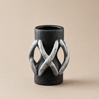 Vase à fleurs en céramique moderne, design géométrique à boucles croisées, vase texturé noir et gris pour table console, décoration intérieure
