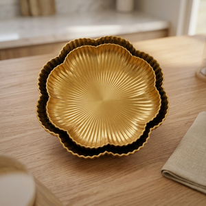 Assiette décorative en métal doré en forme de fleur, style glamour poli, vaisselle de fête - Product Image 2