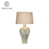 Lampe de table vintage en hydrocal, décoration rustique d'hôtel, vase en pierre patinée, abat-jour en tissu, lampe de table LED en hydrocal corail