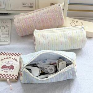Trousse à crayons en polyester motif <span class=keywords><strong>fraise</strong></span> de dessin animé GF, sac à pinceaux de maquillage, fermeture éclair, grande capacité, sac de voyage pour cosmétiques et papeterie - Product Image 1