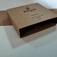 Emballage personnalisé en papier kraft imprimé pour chaussettes, manchons recyclables en carton pour bandanas pour chiens avec impression noire