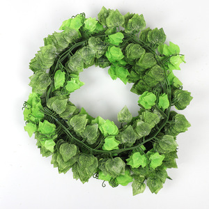 Guirnalda de Hojas de Uva Artificiales de 2.4 Metros de Altura, Simulación Realista, Decoración Interior y Exterior, Guirnalda de Plantas Verdes - Product Image 5