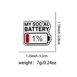Broche de esmalte divertido y novedoso con diseño de batería de energía baja, con la frase '<span class=keywords><strong>Mi</strong></span> Batería Social 1% Paciencia' y 'Paciencia Árabe' para expresar estados de ánimo audaces. - Product Image 6