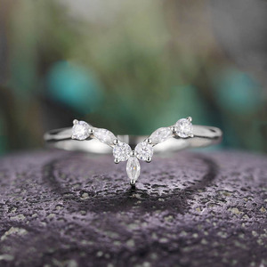 Anello a Forma di V con Design Marquise, Stile Impilabile per Donne - Product Image 3