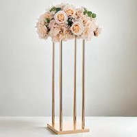 Vente en gros de 4 porte-fleurs en or, centres de table carrés en métal de 23.6 pouces de haut pour décoration de table de réception de mariage