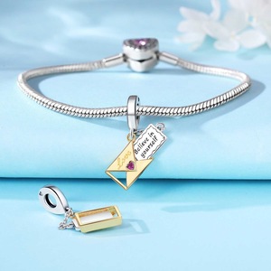 Vente en gros de breloques en argent 925 de haute qualité pour la création de bijoux DIY, motif cœur, garçon et fille, couples, pour colliers et bracelets - Product Image 3