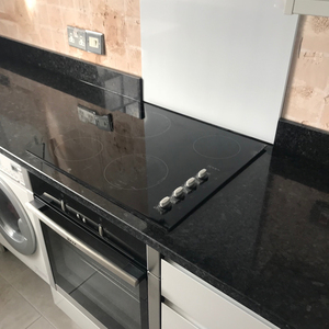 Losas de granito de superficie pulida, granito negro para encimera de cocina y parte superior de isla - Product Image 5