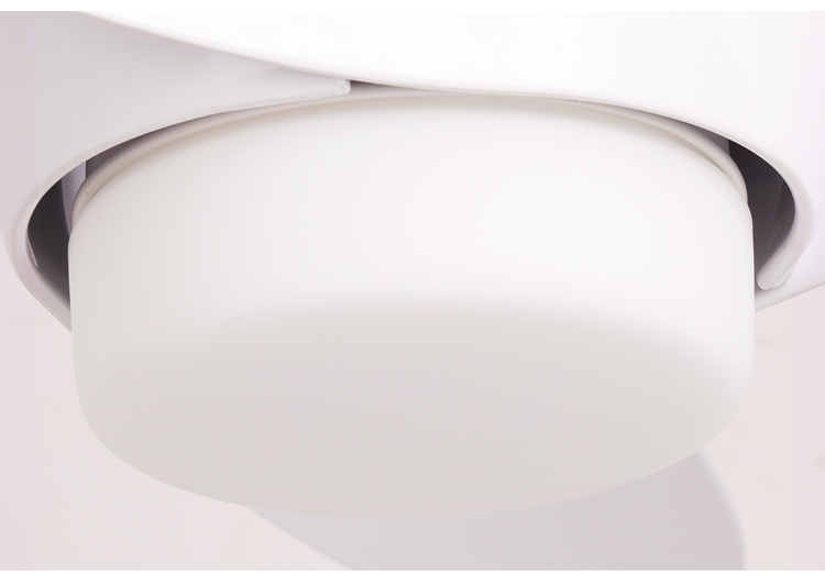 Breezelux hot Sale Cheap Modern 3 Blades ceiling fan chandelier battery powered