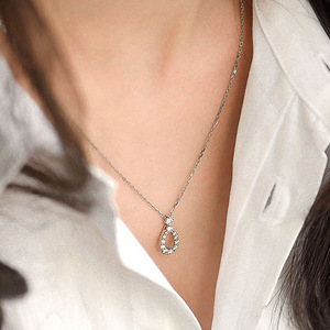 Collana con Ciondolo Geometrico a Goccia Cava per Donne, Elegante Gioiello di Moda per Uso Quotidiano, Idea Regalo - Product Image 3