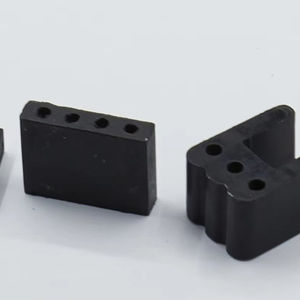 Accessoires moulés personnalisés en silicone/caoutchouc pour portes et fenêtres Coussinets antivibrations Pare-chocs de charnière Protecteurs d'angle - Product Image 1