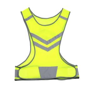 Chaleco Reflectante LED para Deportes al Aire Libre - Diseño de Flechas, Chaqueta de Seguridad para Correr y Ciclismo Nocturno - Product Image 5