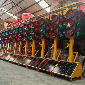 إشارة مرور LED محمولة تعمل بالطاقة الشمسية بقوة 60 واط، حماية IP65، تحكم عن بعد، قطر 30 سم للتقاطعات المؤقتة - Product Image 2