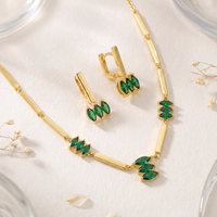 Parure de bijoux ZG élégante en laiton doré avec pendentif barre en zircon cubique marquise et boucles d'oreilles pendantes, cadeau pour femme