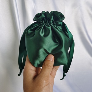 Masques pour les <span class=keywords><strong>yeux</strong></span> en Satin doux vert noirâtre avec sac cadeau bandeau en fausse soie et chouchous pour cadeau de mariage - Product Image 2
