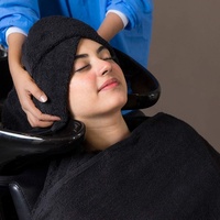 Toallas de algodón 100% negras resistentes al blanqueador con LOGO personalizado para fabricantes mayoristas, ideales para salones de belleza, spa y peluquería.