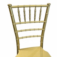 Hochwertige Goldene Chiavari-Stühle aus PP-Kunststoff Stapelbare Hochzeits- und Veranstaltungsstühle für Hotelvermietung und Außenbereich
