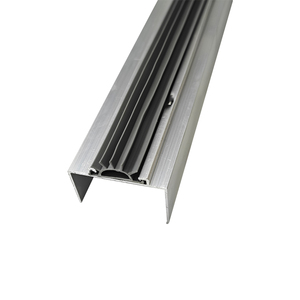 Joint d'étanchéité <span class=keywords><strong>de</strong></span> <span class=keywords><strong>porte</strong></span> isolé au design moderne réglable avec brosse en aluminium durable Quincaillerie <span class=keywords><strong>de</strong></span> cadre <span class=keywords><strong>de</strong></span> <span class=keywords><strong>porte</strong></span> <span class=keywords><strong>de</strong></span> balayage - Product Image 6