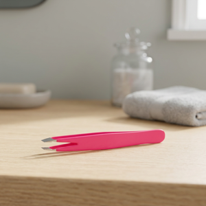 Pince à épiler rose en acier inoxydable à pointe inclinée, légère, écologique, avec poignée confortable, style moderne, certifiée CE, prise en main optimale - Product Image 3