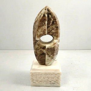Sculpture ovale en pierre faite à la main avec motif géométrique, décoration minimaliste pour la maison, œuvre d'art sculptée - Product Image 1