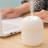 USB-Desktop-Luftbefeuchter, geräuschlos, bunte Lichter, Ultraschall, für Zuhause, 220 ml, Mini-Luft-Aromatherapie für den Einsatz im Auto und im Haushalt, tragbar