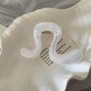 Elegante Pinza de Pelo de Plástico con Diseño de Tiburón de 8 cm, Pinza Geométrica para el Cabello para Mujeres y Niñas, Accesorio para Cola de Caballo, Venta al por Mayor - Product Image 6