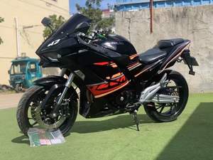 La <span class=keywords><strong>moto</strong></span> sportive <span class=keywords><strong>Kawasaki</strong></span> H2 2025, équipée d'un moteur de 400 cm3 et d'une transmission à 6 vitesses, pleine d'énergie - Product Image 6