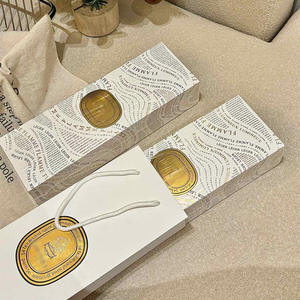 กล่องของขวัญ<span class=keywords><strong>เทียน</strong></span><span class=keywords><strong>หอม</strong></span>รุ่นลิมิเต็ดอิดิชั่นฤดูหนาวจากแบรนด์ <span class=keywords><strong>Diptyque</strong></span> ประเทศฝรั่งเศส <span class=keywords><strong>เทียน</strong></span>พาราฟินกลิ่น<span class=keywords><strong>หอม</strong></span>สดชื่นสำหรับเทศกาลคริสต์มาส ดีไซน์สวยงาม - Product Image 3