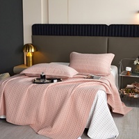 Parure de lit florale matelassée trois pièces en microfibre 100 % coton, broderie couleur unie, garnissage matelassé brodé double face
