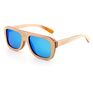 Lunettes de soleil Girly & Boyish en bois écologique pour enfants: montures multicolores et verres polarisés pour les voyages en famille - Product Image 1
