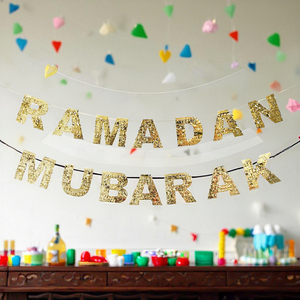 608367 Ghirlanda di Carta Ramadan Mubarak 2m 2026 Decorazione per Festa Eid Bandierine con Frange in Lamina d'Oro Vendita all'Ingrosso - Product Image 1