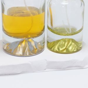 Bouteilles de parfum cylindriques en verre OEM/ODM 30ml 50ml 100ml avec fonds sérigraphiés or/argent/bleu/rouge/vert et pulvérisateur à pompe pour cadeau - Product Image 4