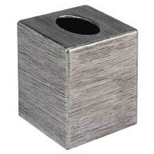Boîte à mouchoirs de table de forme carrée en métal au design martelé nickelé pour hôtels et maison - Product Image 3