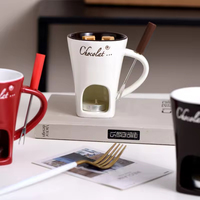 Vente en gros de tasse en céramique multifonctionnelle pour fondue au chocolat avec fourchette, outil à fromage personnalisé, ustensiles de cuisine