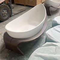 Baignoire en pierre artificielle pure couleur blanche forme ovale baignoire autoportante baignoires artificielles de luxe pour une utilisation à la maison hôtel