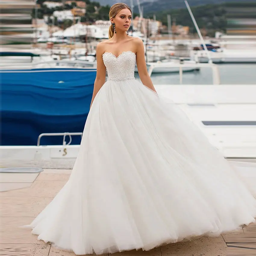 A-Line zarif balo Maxi lüks gelinlik düğün elbisesi 2021 straplez sevgiliye Lace Up beyaz tül aplikler Vestido