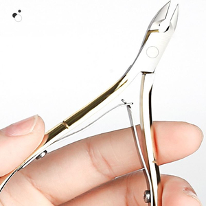 Venta al por mayor de fábrica, suministros para el cuidado de las uñas, herramientas de eliminación de piel muerta de buena calidad, cortaúñas dorado, tijeras afiladas y fáciles de usar para cutículas - Product Image 4
