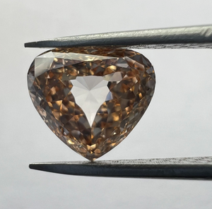 เพชรทรงหัวใจเพาะเลี้ยงในห้องปฏิบัติการ คุณภาพเยี่ยม ทรงเจียระไนดีเยี่ยม เจาะด้วยเลเซอร์ ความใสระดับพรีเมียม ความงามเหนือกาลเวลา แหวนหมั้นสั่งทำพิเศษ - Product Image 3